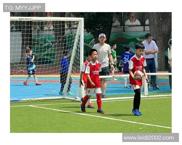 接头足球的魅力与技巧探讨：如何在街头赛场上展现个人风采与团队合作